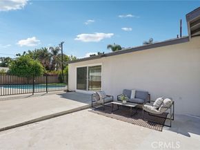 7020 Encino Avenue, Van Nuys (los Angeles) CA 91406