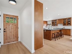 7020 Encino Avenue, Van Nuys (los Angeles) CA 91406