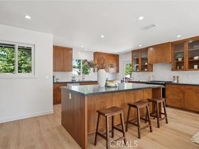 7020 Encino Avenue, Van Nuys (los Angeles) CA 91406