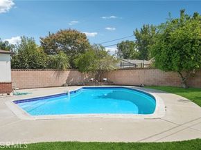 7020 Encino Avenue, Van Nuys (los Angeles) CA 91406
