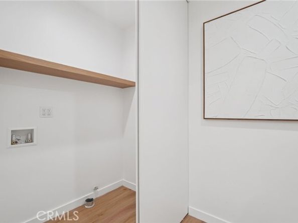 7020 Encino Avenue, Van Nuys (los Angeles) CA 91406