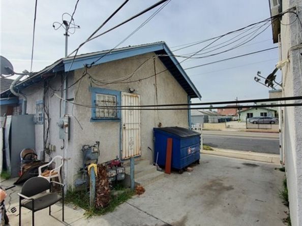 1353 W 90th, Los Angeles CA 90044