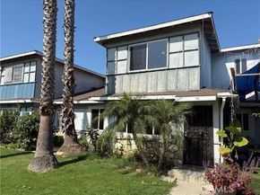 28 Paradise Valley North, Carson CA 90745