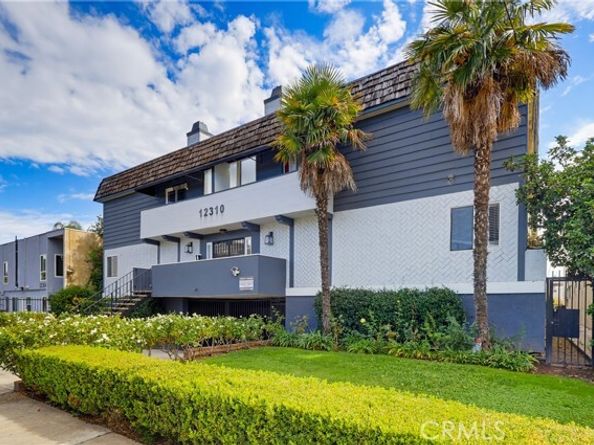 12310 Burbank 13, Los Angeles CA 91607