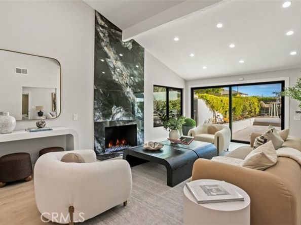 10 White Water Drive, Corona Del Mar (newport Beach) CA 92625
