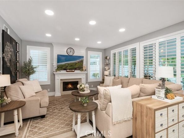 12 La Perla, Lake Forest (el Toro) CA 92610