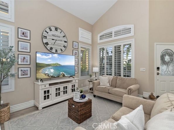 12 La Perla, Lake Forest (el Toro) CA 92610