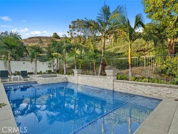 12 La Perla, Lake Forest (el Toro) CA 92610