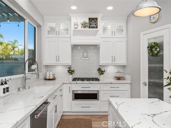 12 La Perla, Lake Forest (el Toro) CA 92610
