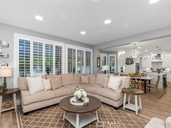 12 La Perla, Lake Forest (el Toro) CA 92610
