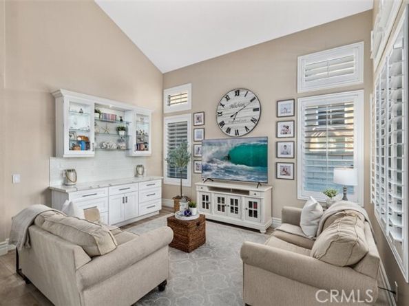 12 La Perla, Lake Forest (el Toro) CA 92610