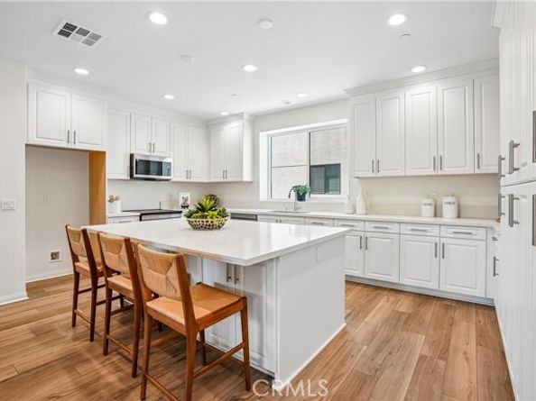 5876 Linden Ave Avenue 6, Long Beach CA 90805