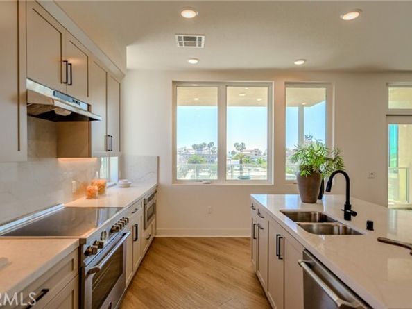 414 Main 400, Huntington Beach CA 92648
