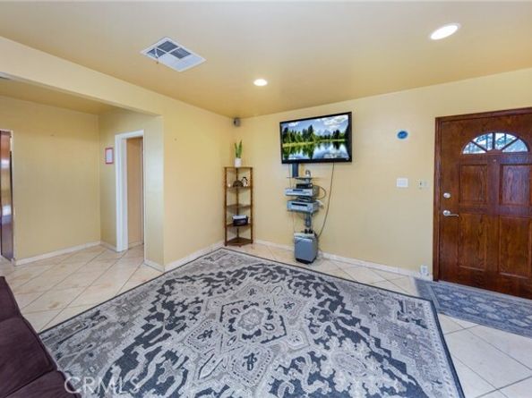 10425 Rainier Street, Sun Valley (los Angeles) CA 91352