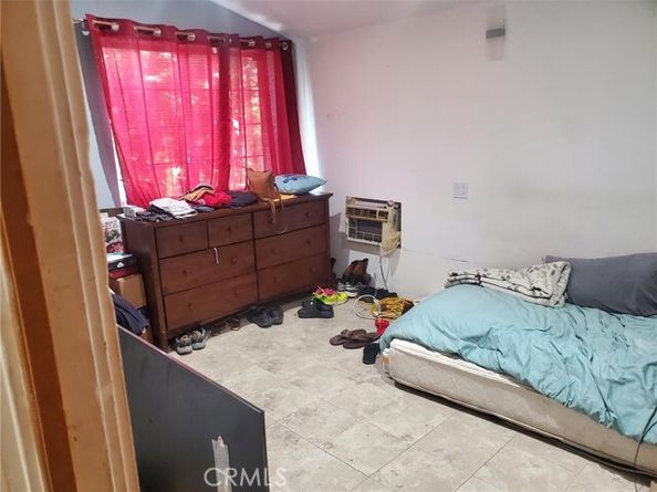 11718 Borden Avenue, Pacoima (los Angeles) CA 91331