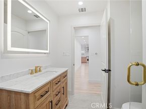 12952 Elkwood, North Hollywood (los Angeles) CA 91605