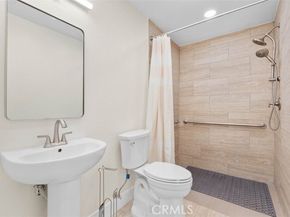 8161 Laurel Canyon, North Hollywood (los Angeles) CA 91605