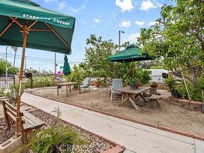 8161 Laurel Canyon, North Hollywood (los Angeles) CA 91605