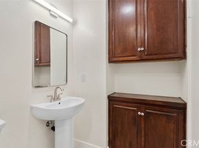8161 Laurel Canyon, North Hollywood (los Angeles) CA 91605