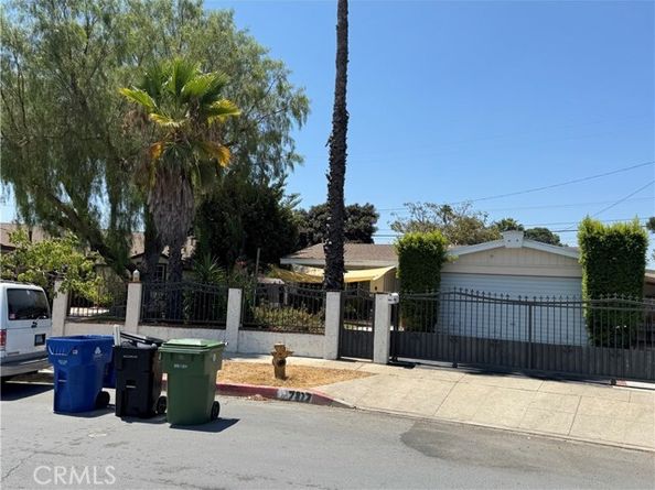 7827 Bakman, Los Angeles CA 91352