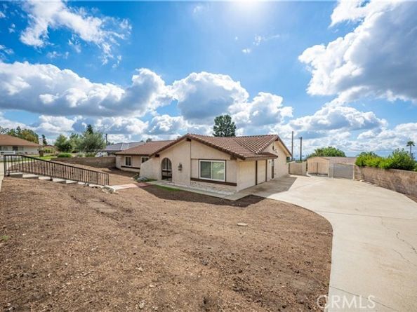 8631 Surrey Lane, Alta Loma (rancho Cucamonga) CA 91701