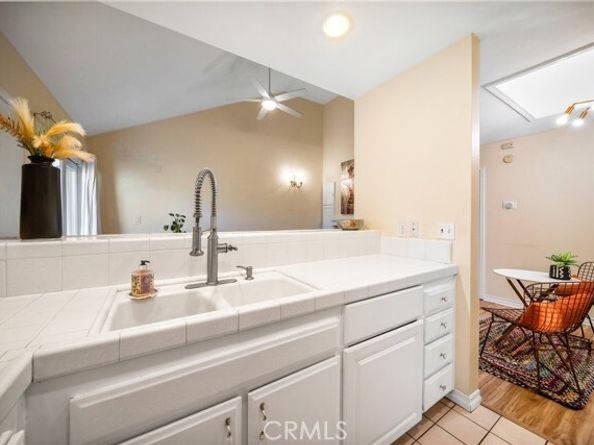 22421 Sherman Way 10, West Hills (los Angeles) CA 91307