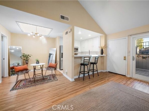 22421 Sherman Way 10, West Hills (los Angeles) CA 91307