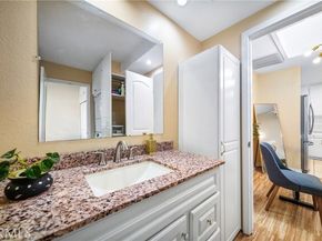 22421 Sherman Way 10, West Hills (los Angeles) CA 91307