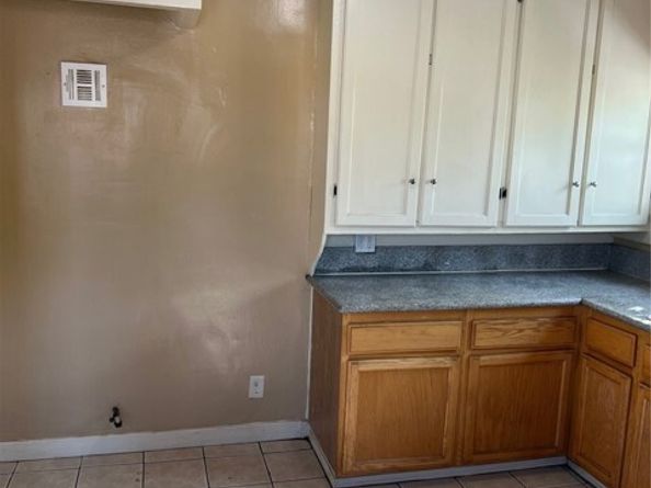 250 W 49th Street, Los Angeles CA 90037