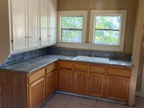 250 W 49th Street, Los Angeles CA 90037