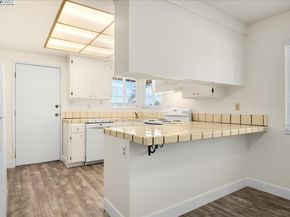 21585 Montgomery St, Hayward CA 94541