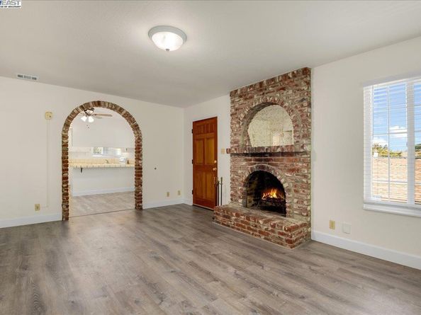 21585 Montgomery St, Hayward CA 94541