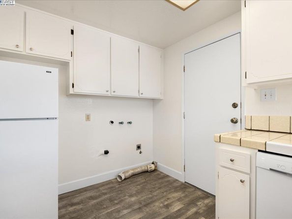21585 Montgomery St, Hayward CA 94541