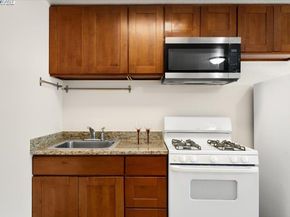 21585 Montgomery St, Hayward CA 94541