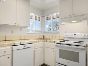 21585 Montgomery St, Hayward CA 94541