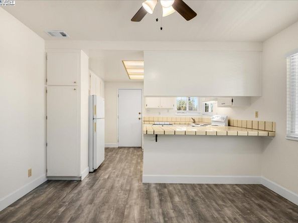 21585 Montgomery St, Hayward CA 94541