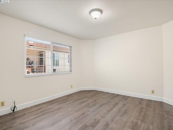 21585 Montgomery St, Hayward CA 94541