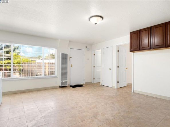 21585 Montgomery St, Hayward CA 94541