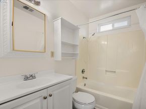 21585 Montgomery St, Hayward CA 94541
