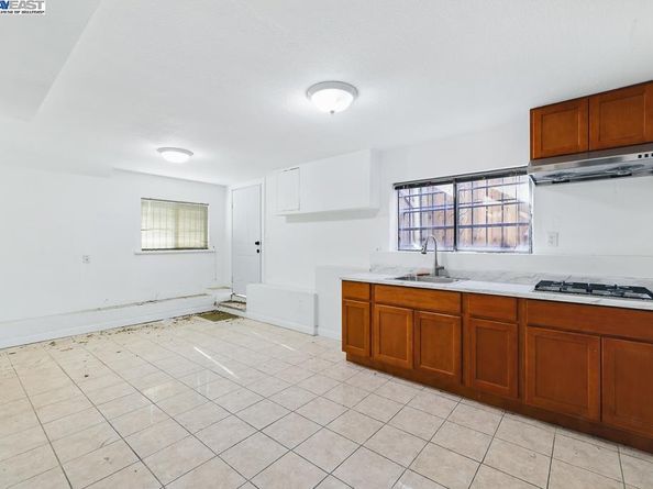 2506 Highland Ave, Oakland CA 94606