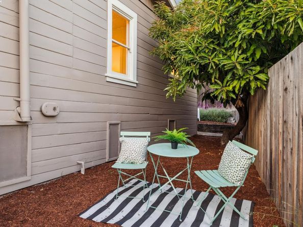 4712 Tompkins Avenue, Oakland CA 94619