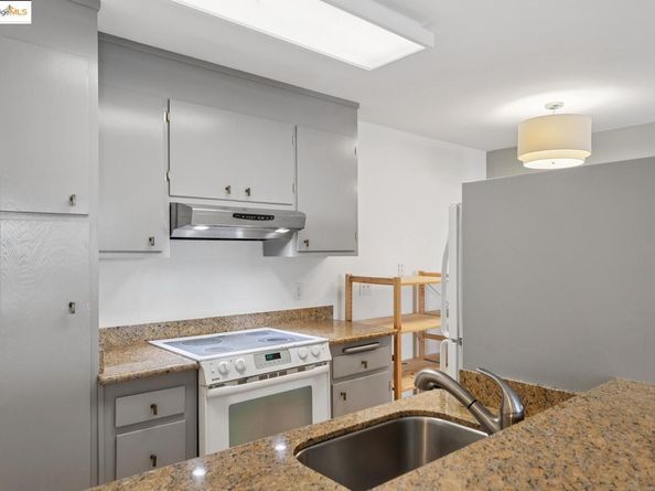 360 Vernon ST APT 205, Oakland CA 94610