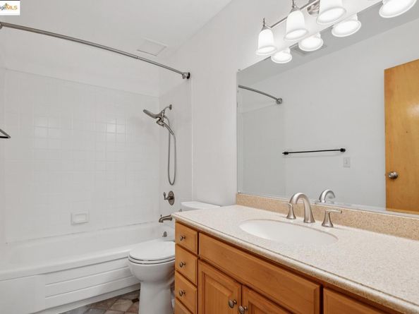 360 Vernon ST APT 205, Oakland CA 94610