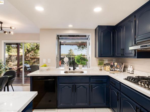 2708 Carmen Ct, Pinole CA 94564