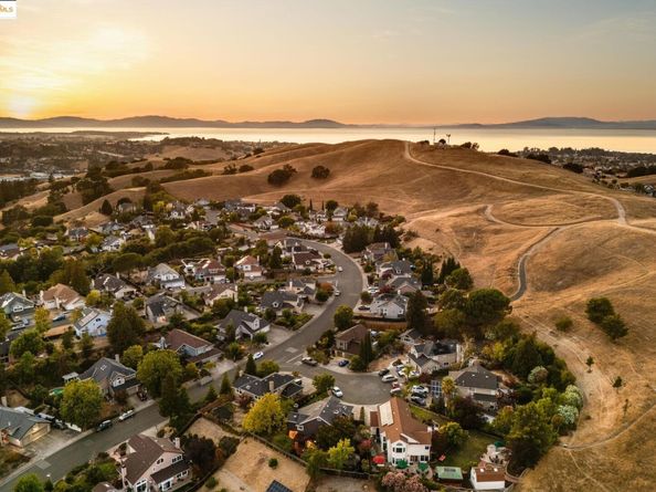 2708 Carmen Ct, Pinole CA 94564
