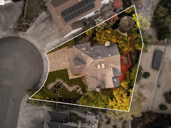2708 Carmen Ct, Pinole CA 94564