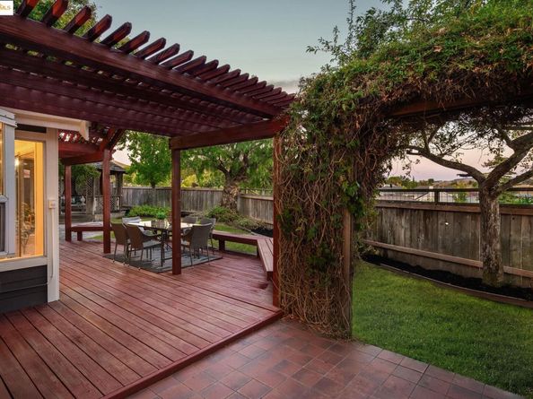 2708 Carmen Ct, Pinole CA 94564