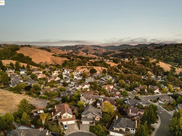 2708 Carmen Ct, Pinole CA 94564
