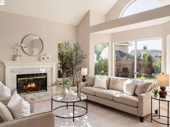 2708 Carmen Ct, Pinole CA 94564