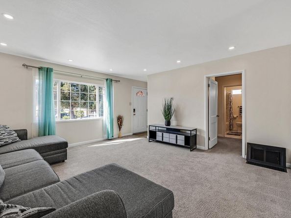 3414 Pine St, Castro Valley CA 94546